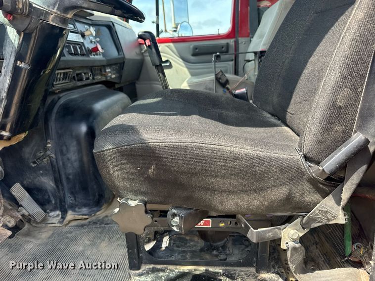 image for item DU7831 2002 International 2574 semi truck