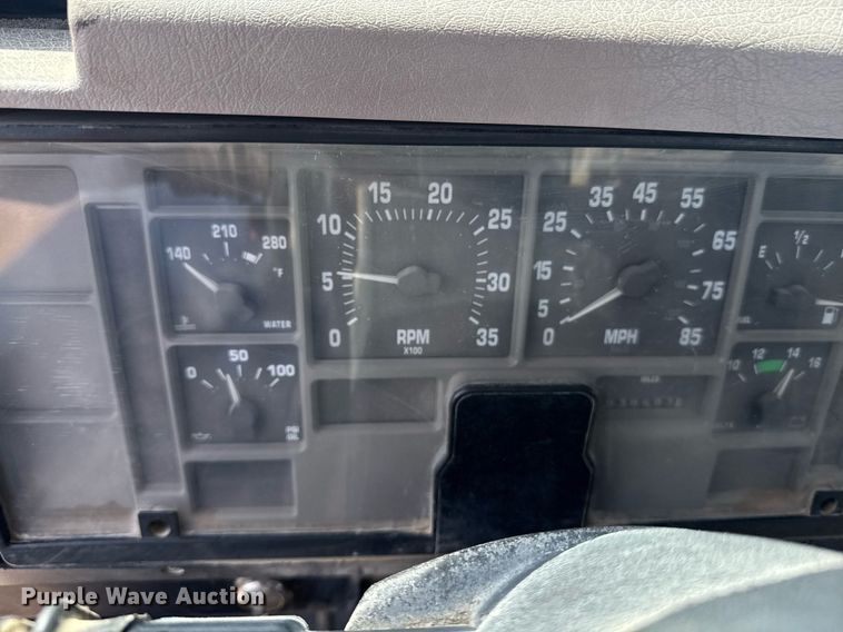 image for item DU7831 2002 International 2574 semi truck