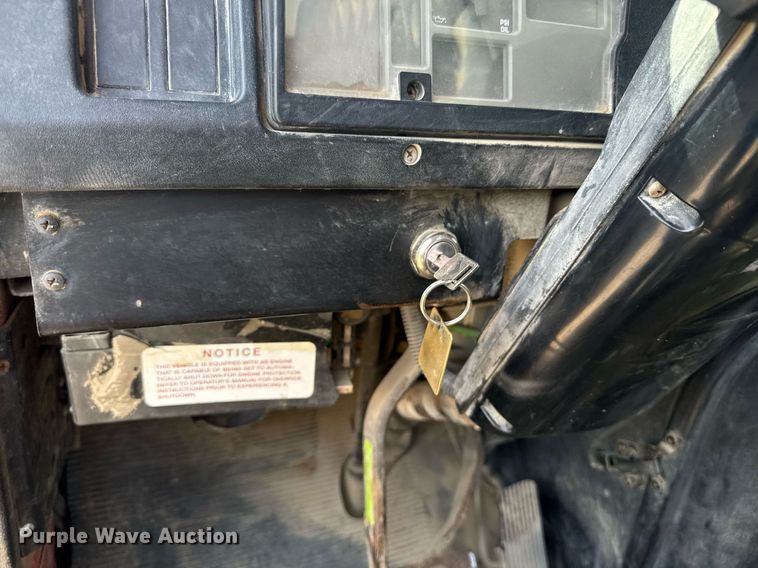 image for item DU7831 2002 International 2574 semi truck