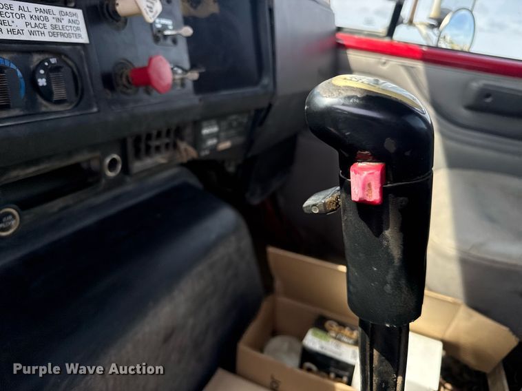 image for item DU7831 2002 International 2574 semi truck