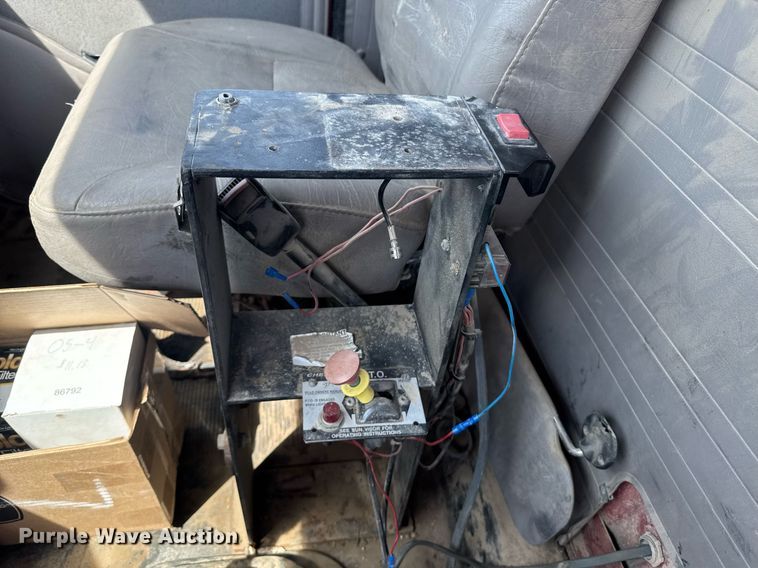 image for item DU7831 2002 International 2574 semi truck