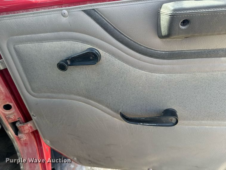 image for item DU7831 2002 International 2574 semi truck