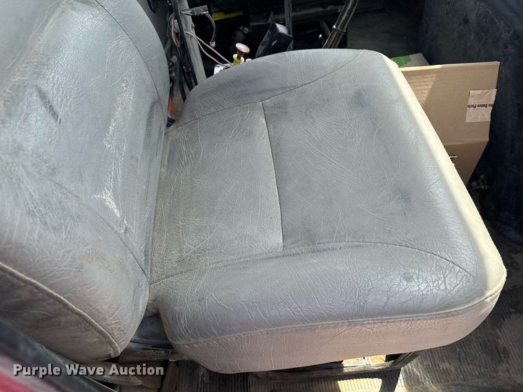 image for item DU7831 2002 International 2574 semi truck