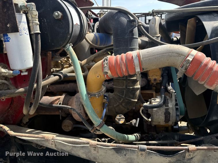 image for item DU7831 2002 International 2574 semi truck