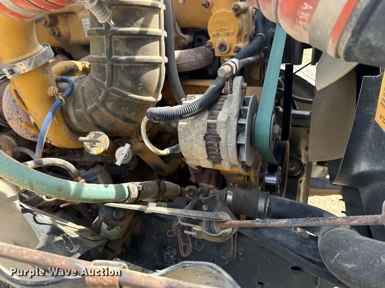 image for item DU7831 2002 International 2574 semi truck