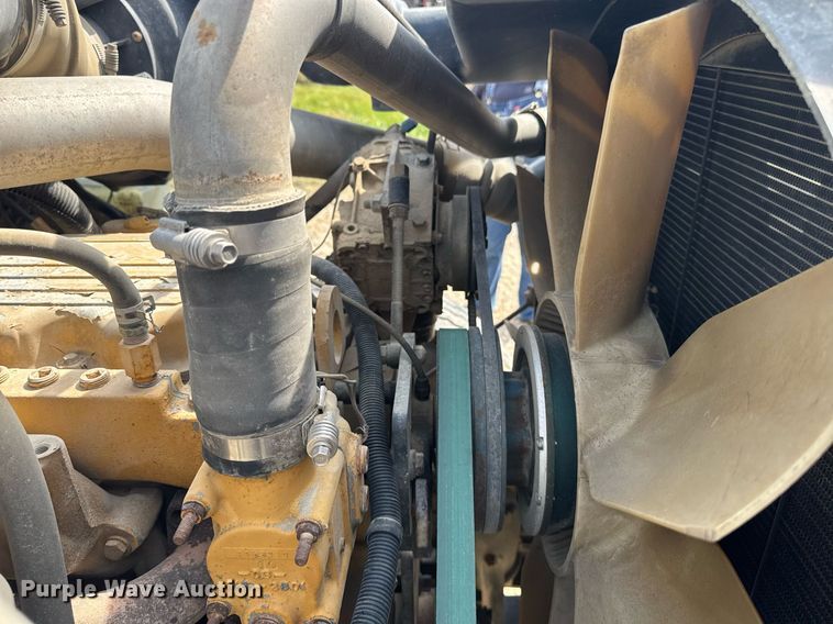 image for item DU7831 2002 International 2574 semi truck