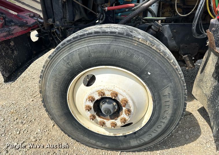 image for item DU7831 2002 International 2574 semi truck