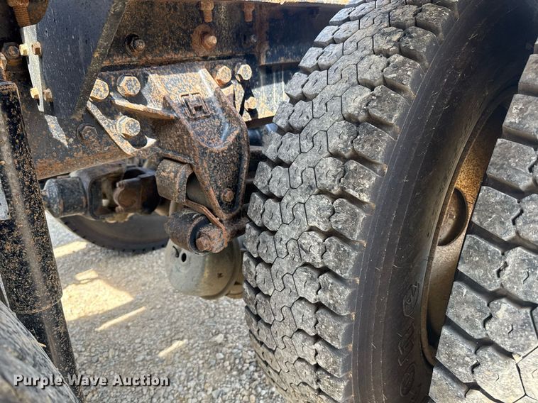 image for item DU7831 2002 International 2574 semi truck