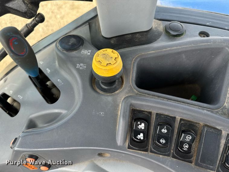 image for item DU7833 2014 New Holland T5-115 MFWD tractor