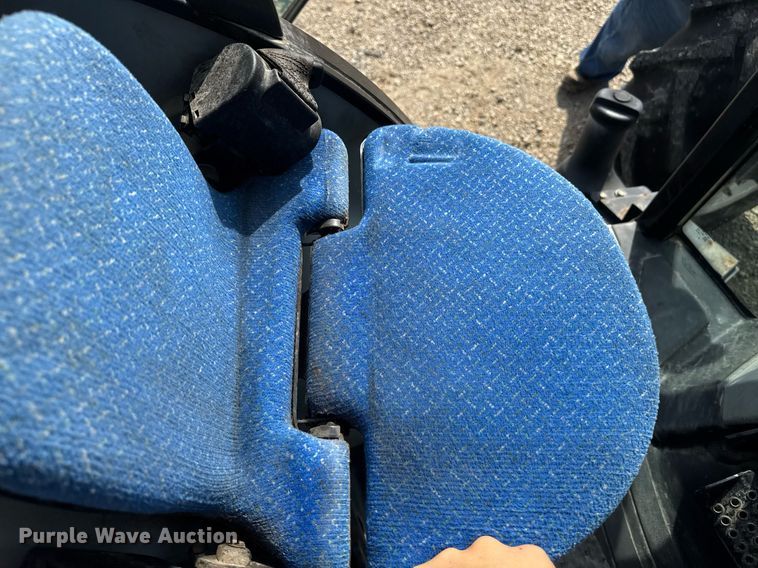 image for item DU7833 2014 New Holland T5-115 MFWD tractor