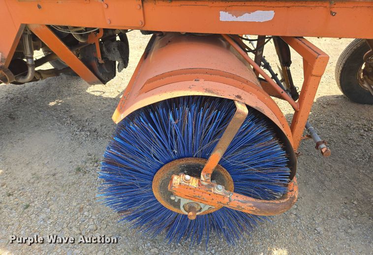 image for item DU7838 2005 Broce RJ350 broom