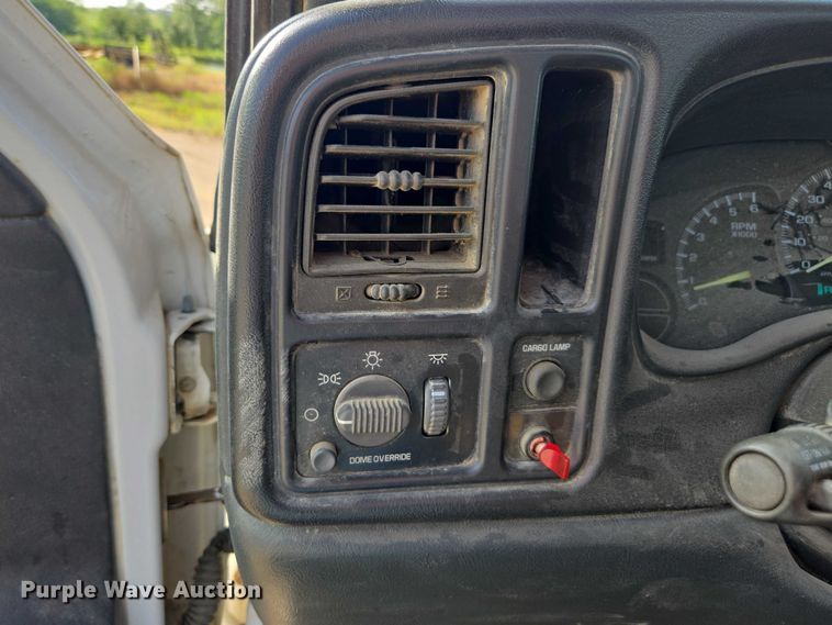 image for item DU7841 1999 Chevrolet Silverado 1500 pickup truck