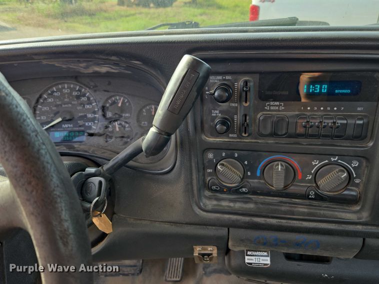 image for item DU7841 1999 Chevrolet Silverado 1500 pickup truck