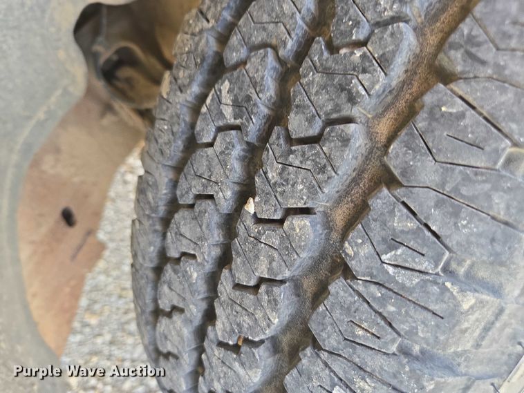 image for item DU7841 1999 Chevrolet Silverado 1500 pickup truck