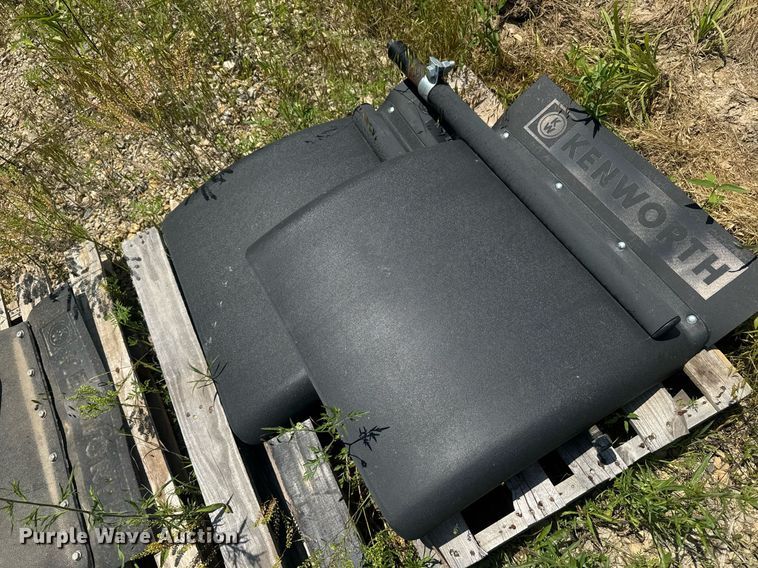 image for item DU7845 Semi truck parts