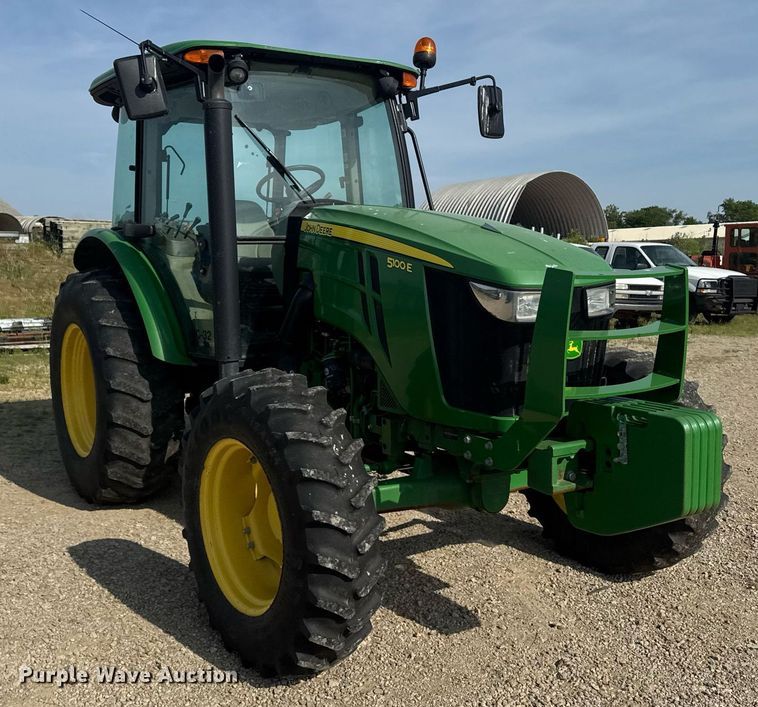 image for item DU7846 2019 John Deere 5100E MFWD tractor