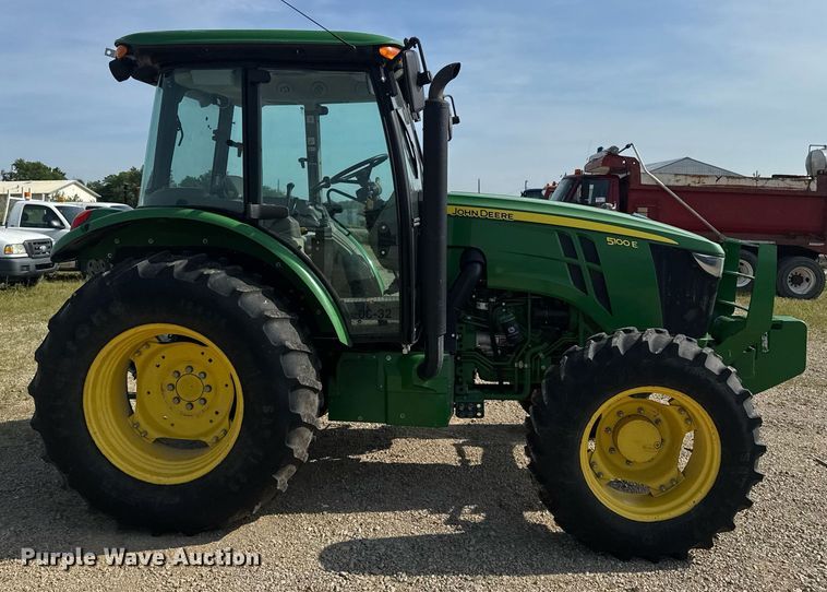 image for item DU7846 2019 John Deere 5100E MFWD tractor