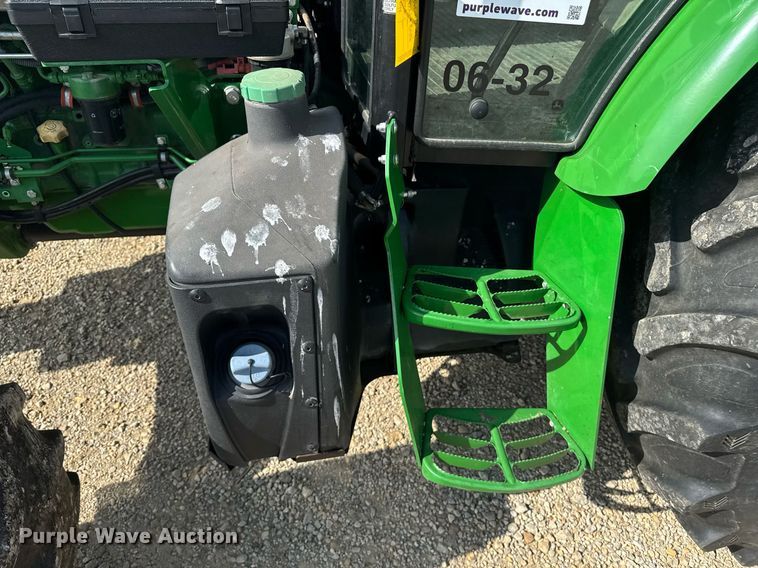 image for item DU7846 2019 John Deere 5100E MFWD tractor