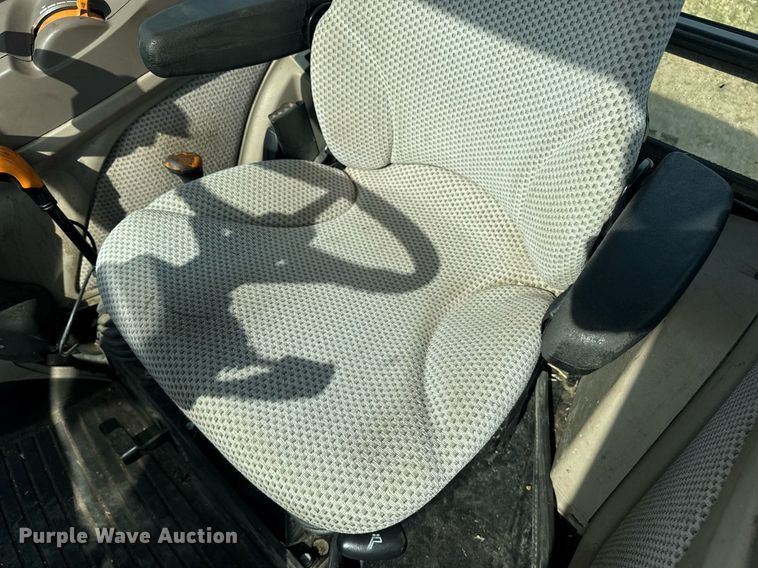 image for item DU7846 2019 John Deere 5100E MFWD tractor