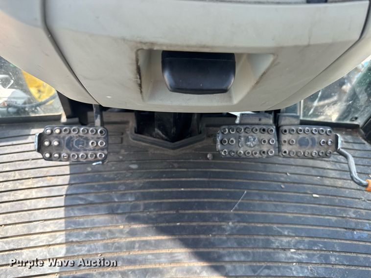 image for item DU7846 2019 John Deere 5100E MFWD tractor