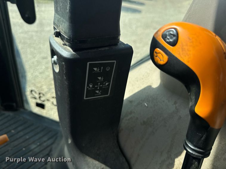 image for item DU7846 2019 John Deere 5100E MFWD tractor