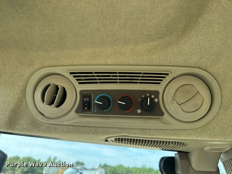 image for item DU7846 2019 John Deere 5100E MFWD tractor