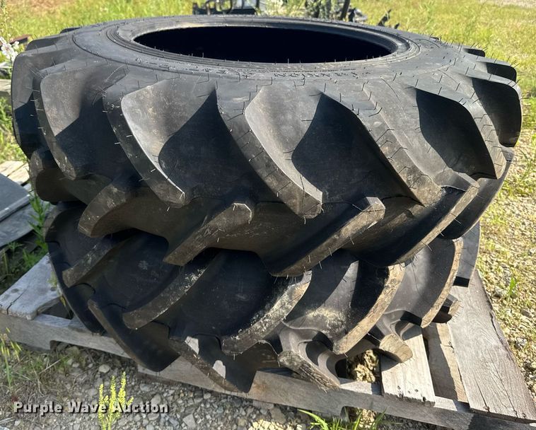 image for item DU7846 2019 John Deere 5100E MFWD tractor