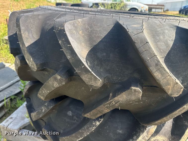 image for item DU7846 2019 John Deere 5100E MFWD tractor