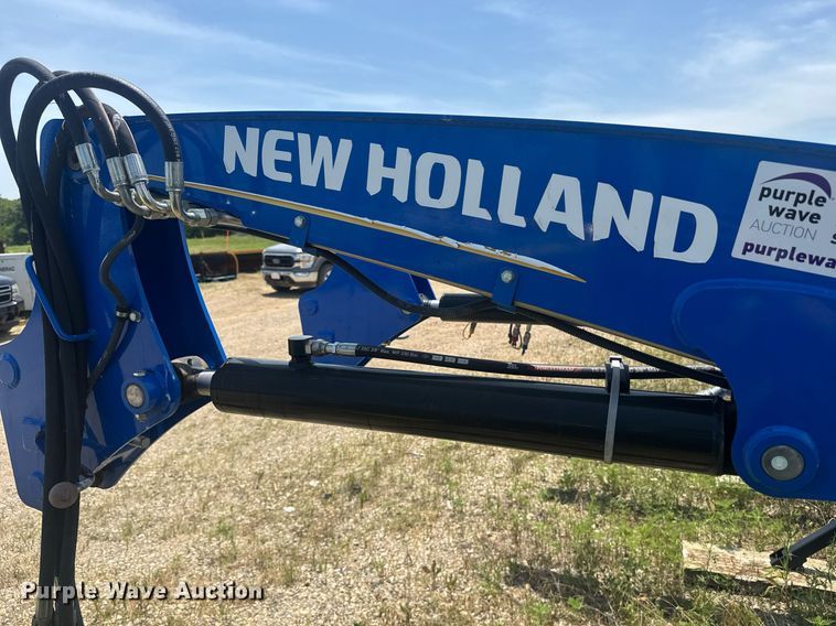 image for item DU7847 New holland 665Tl loader