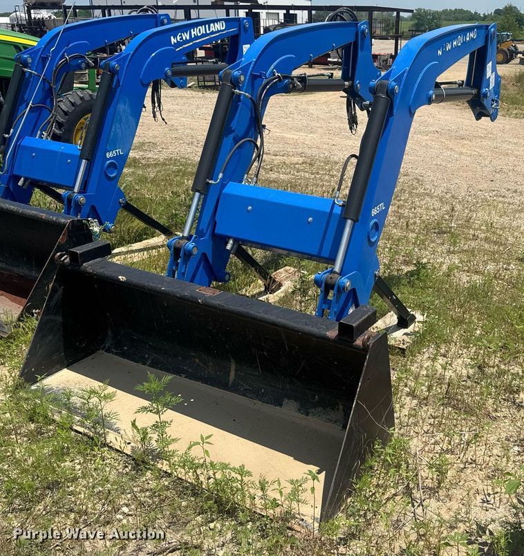 image for item DU7848 New holland 665TL loader
