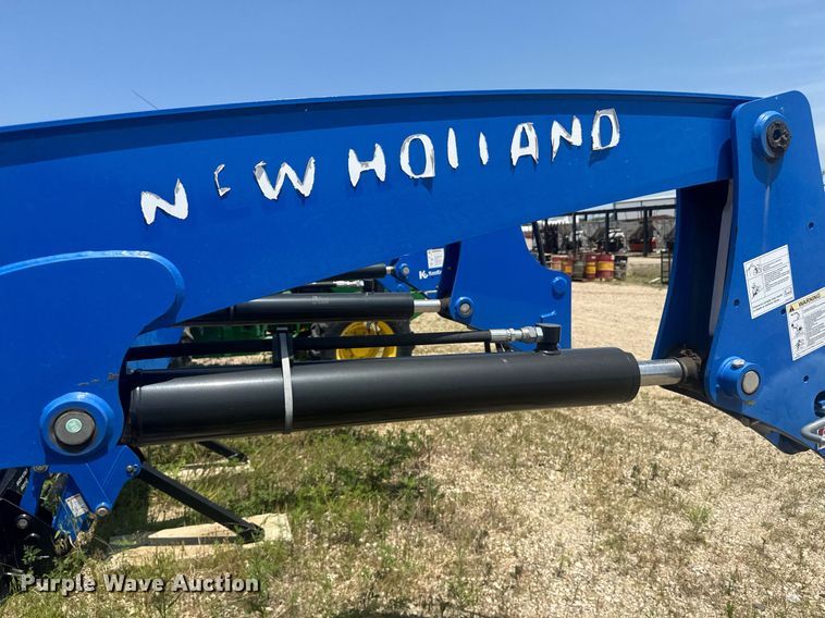 image for item DU7848 New holland 665TL loader