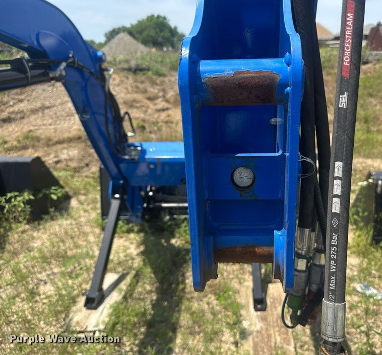 image for item DU7848 New holland 665TL loader