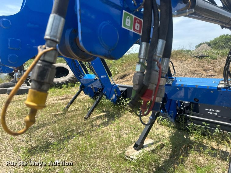 image for item DU7848 New holland 665TL loader