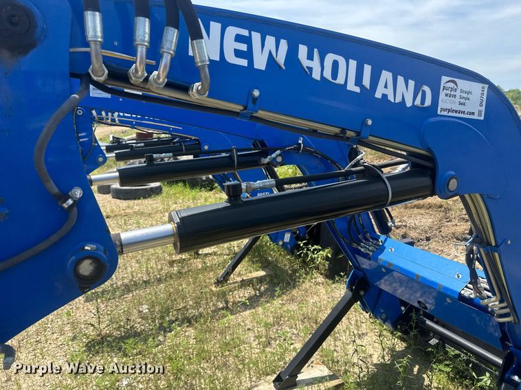 image for item DU7848 New holland 665TL loader