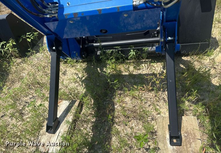 image for item DU7848 New holland 665TL loader