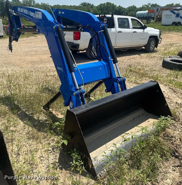 image for item DU7849 New holland 665TL loader