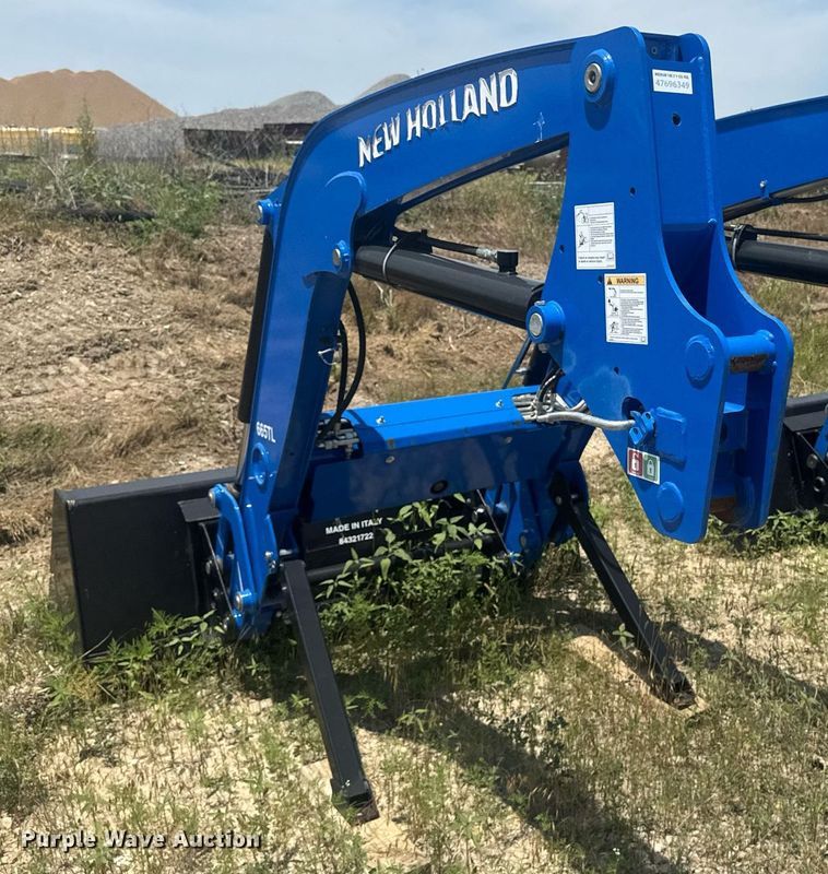 image for item DU7849 New holland 665TL loader