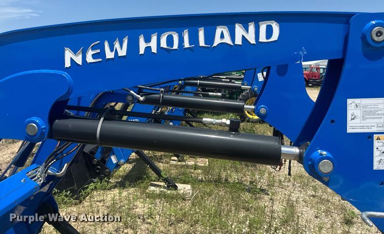 image for item DU7849 New holland 665TL loader