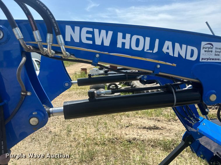 image for item DU7849 New holland 665TL loader