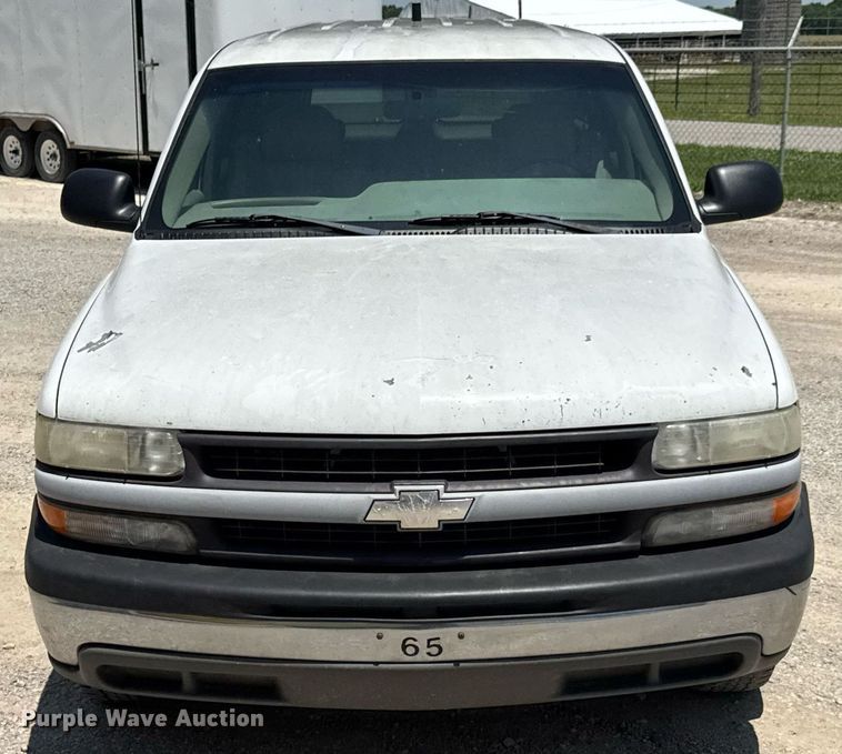 image for item DU9872 2001 Chevrolet Suburban 1500 SUV