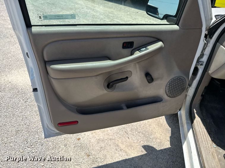 image for item DU9872 2001 Chevrolet Suburban 1500 SUV