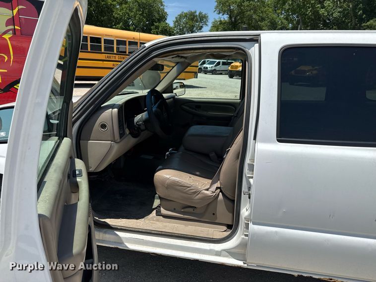 image for item DU9872 2001 Chevrolet Suburban 1500 SUV