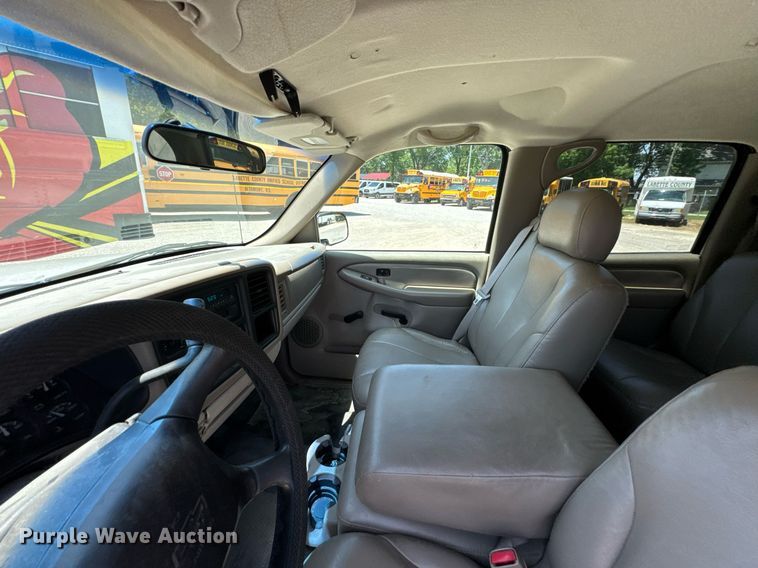 image for item DU9872 2001 Chevrolet Suburban 1500 SUV