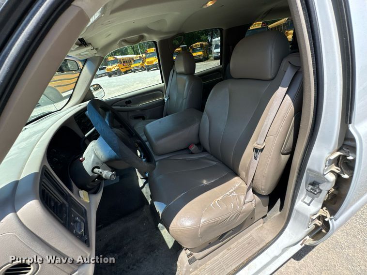image for item DU9872 2001 Chevrolet Suburban 1500 SUV