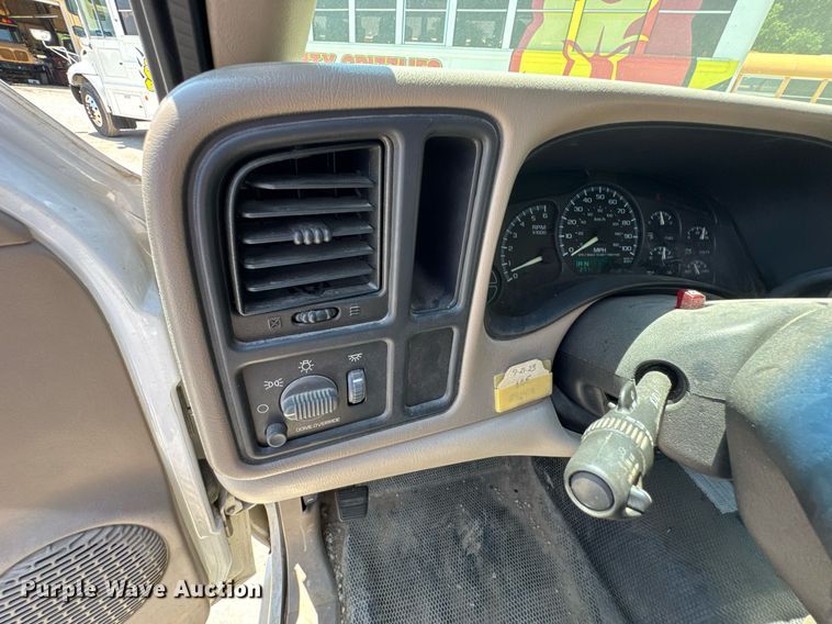 image for item DU9872 2001 Chevrolet Suburban 1500 SUV