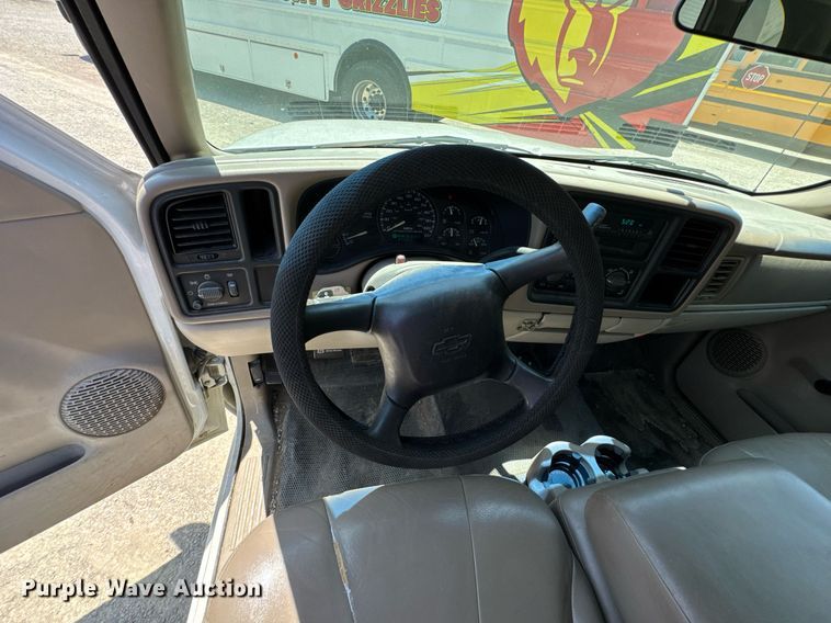 image for item DU9872 2001 Chevrolet Suburban 1500 SUV