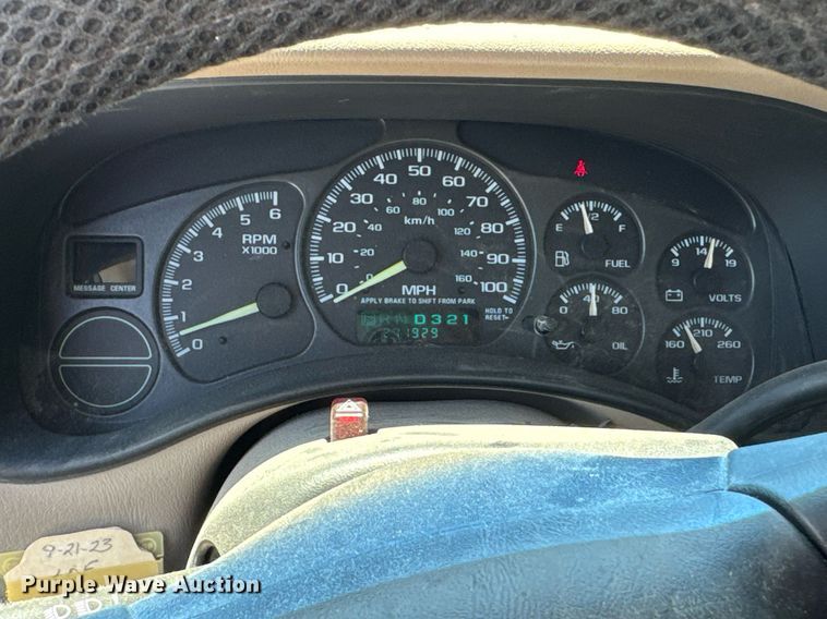 image for item DU9872 2001 Chevrolet Suburban 1500 SUV