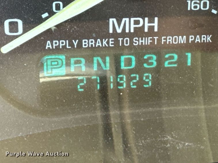 image for item DU9872 2001 Chevrolet Suburban 1500 SUV