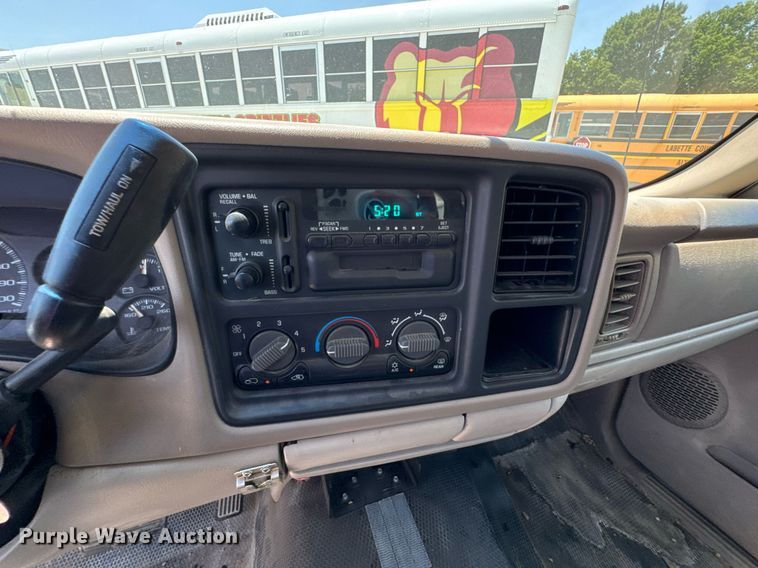 image for item DU9872 2001 Chevrolet Suburban 1500 SUV