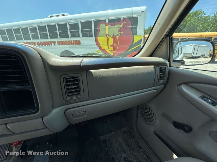 image for item DU9872 2001 Chevrolet Suburban 1500 SUV